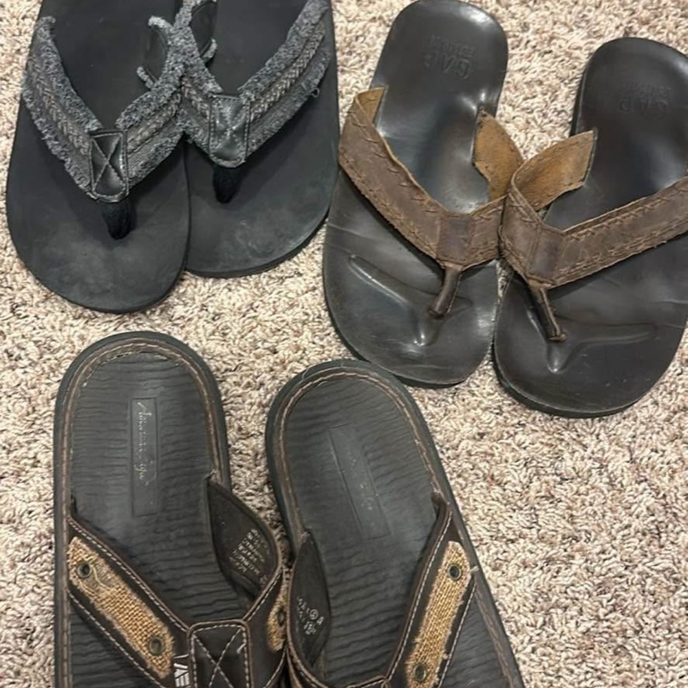 Set of Three Flip Flops in Black and Brown